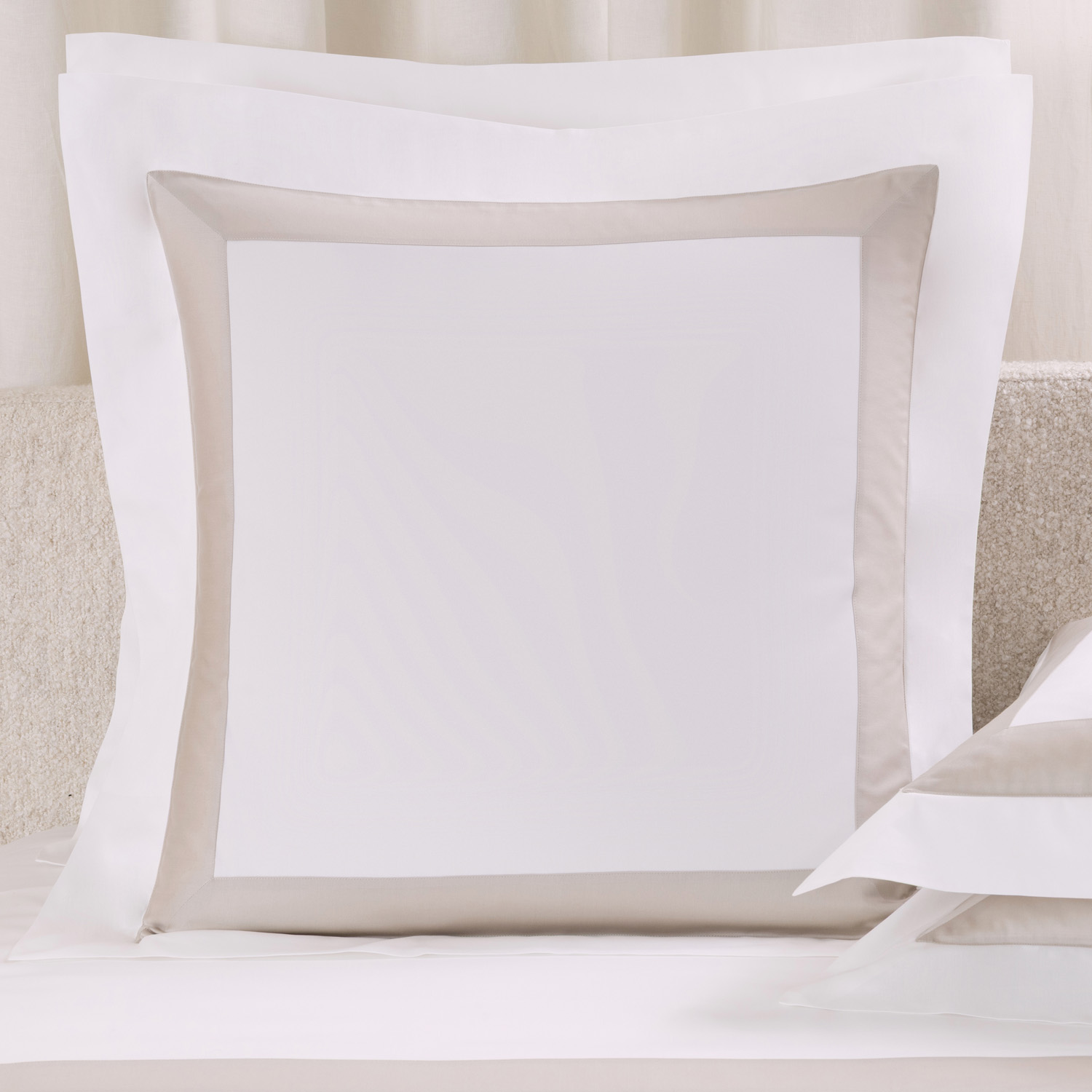 Sateen Breeze Border Federa Quadrata