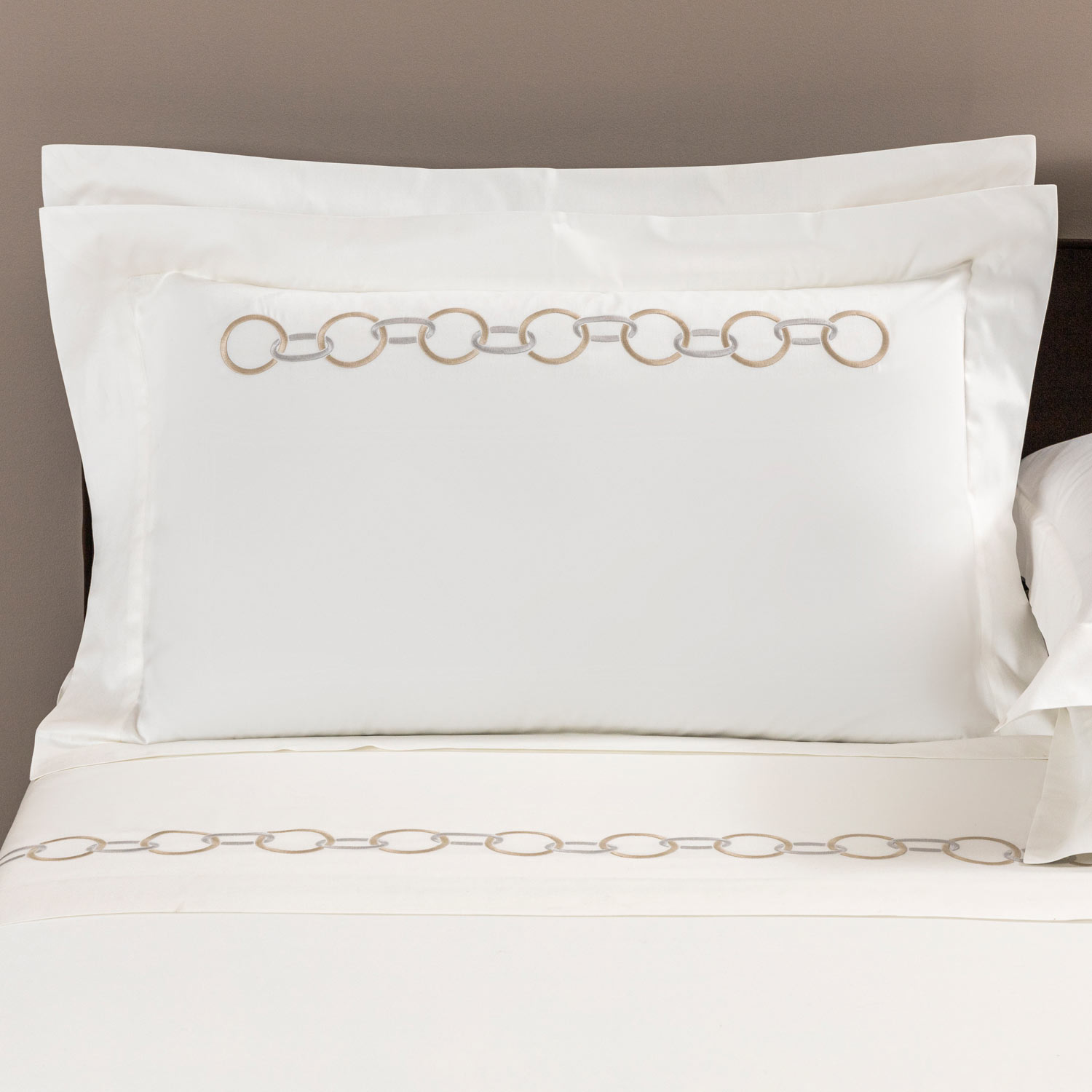 Links Embroidery Federa