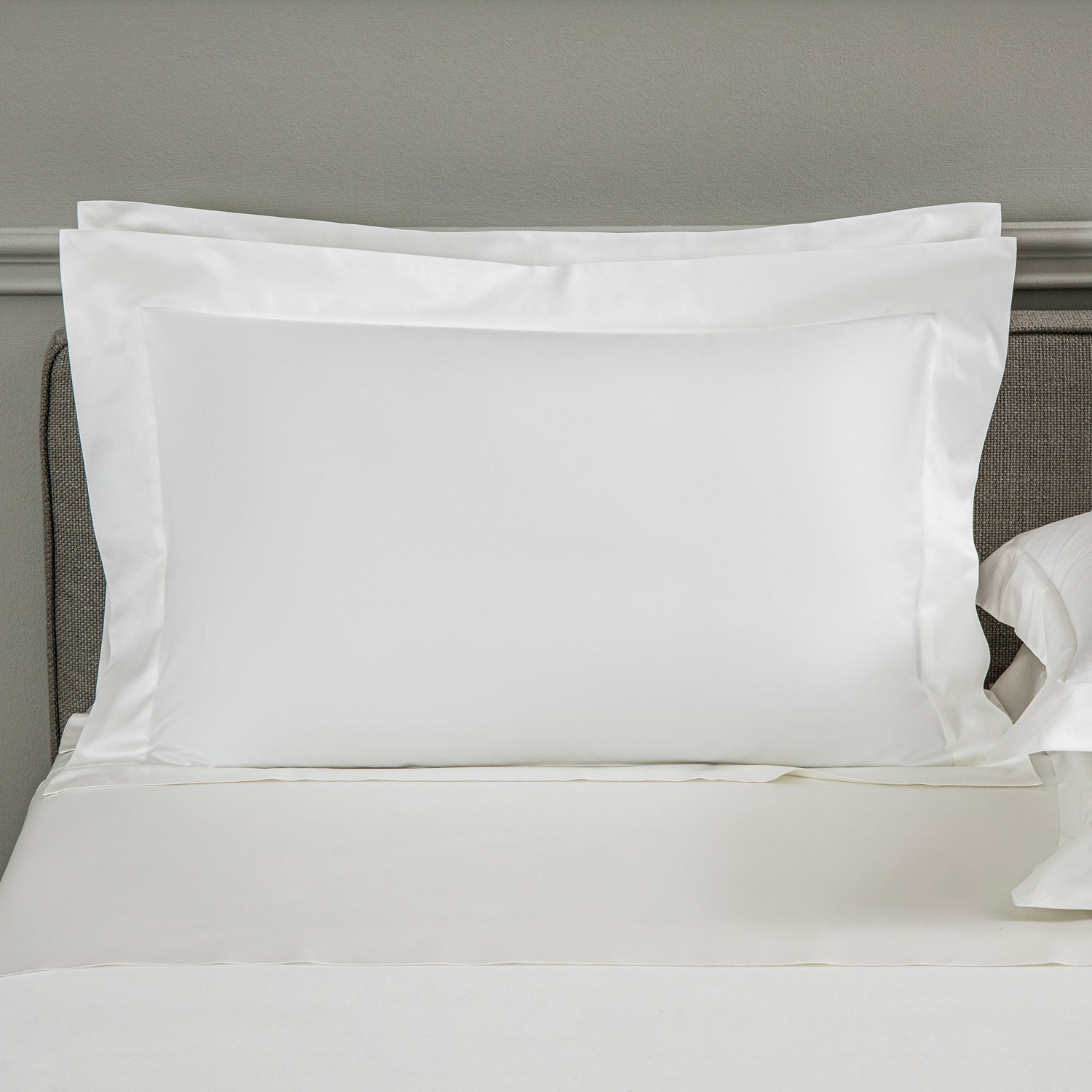 Frette White Ultimate Sham In Size Standard, Cotton Sateen/Silk | Made In Italy