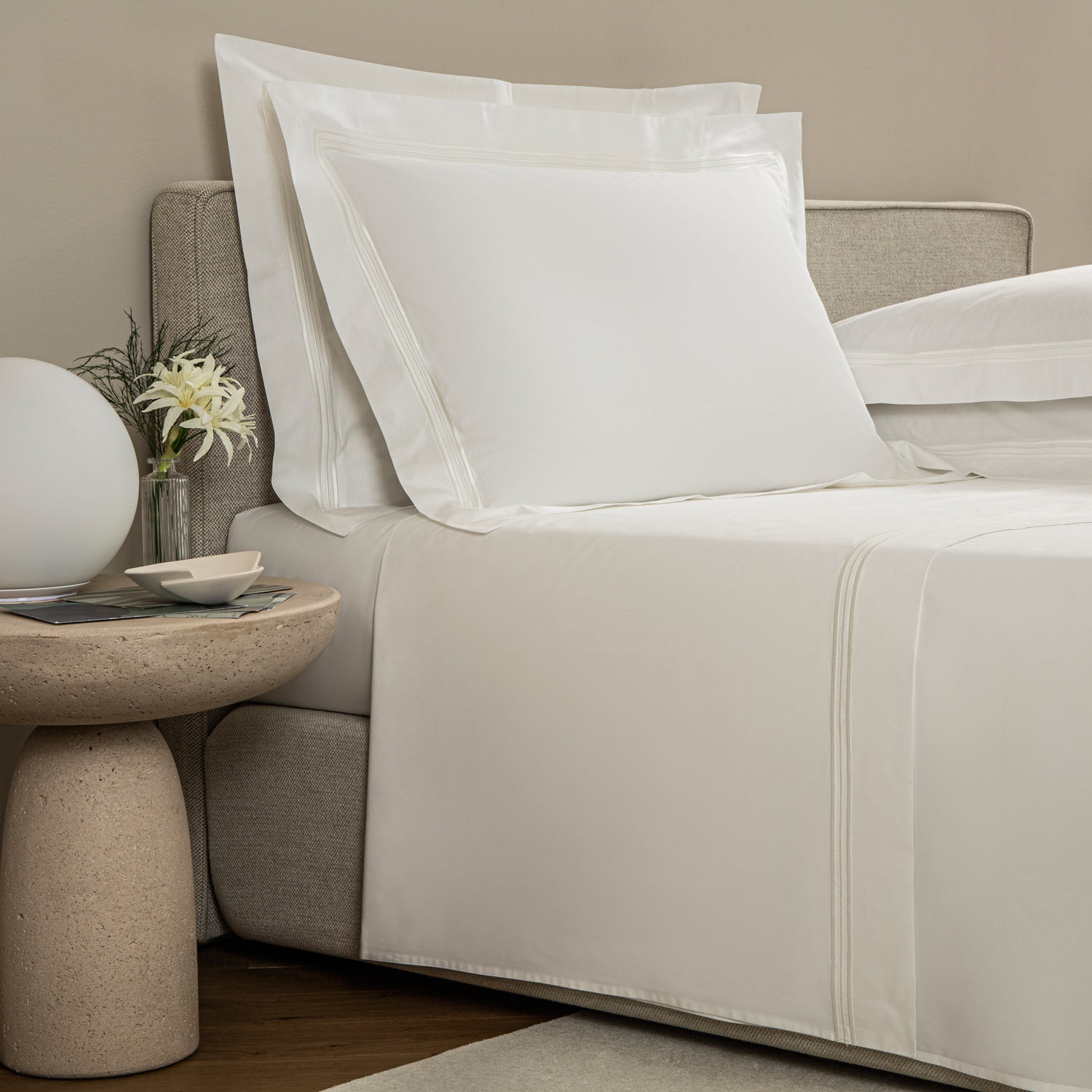 Frette White/Milk Triplo Bourdon Sheet Set In Size King, Cotton Poplin | Made In Italy