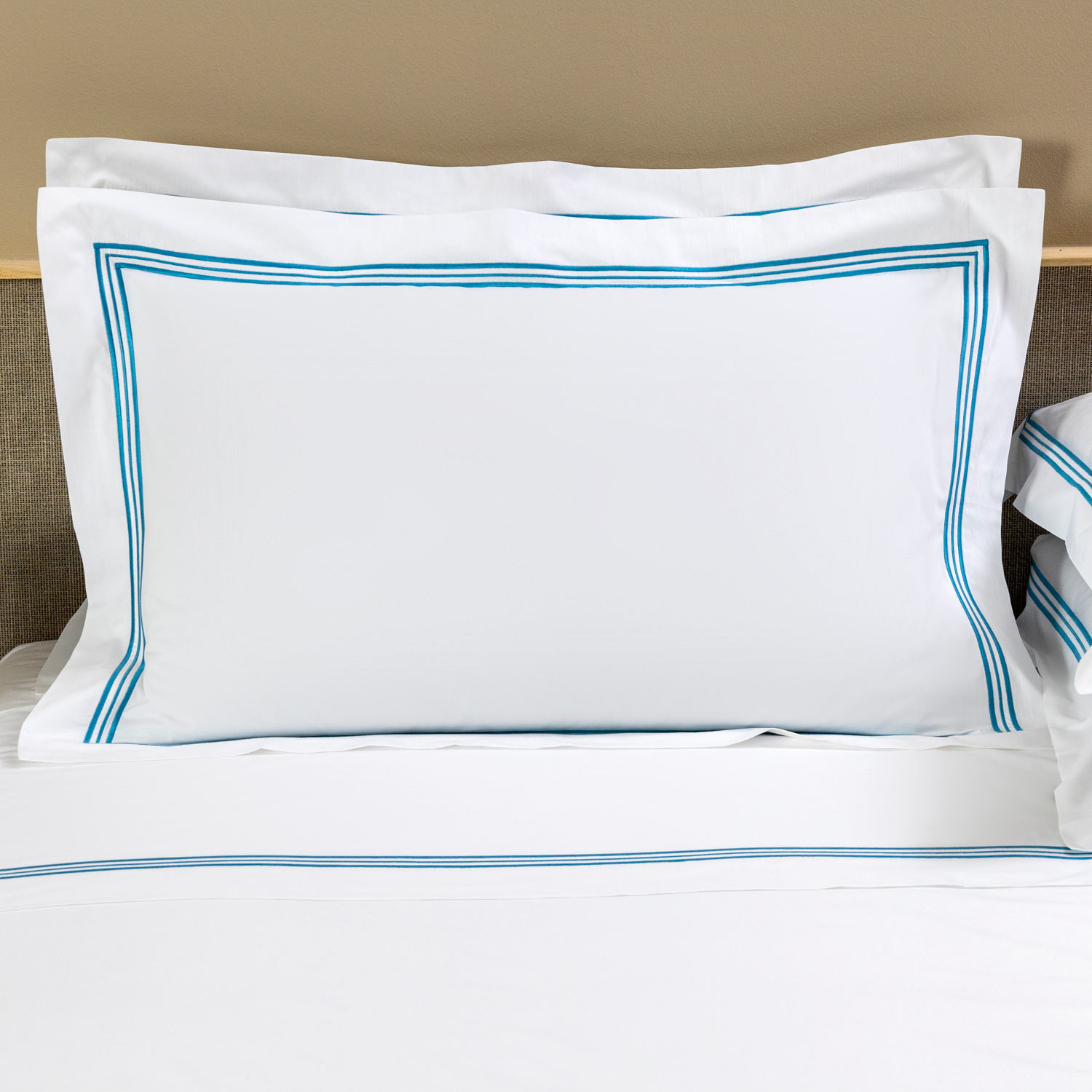 Frette White/Lagoon Triplo Bourdon Sham In Size Standard, Cotton Popeline | Made In Italy